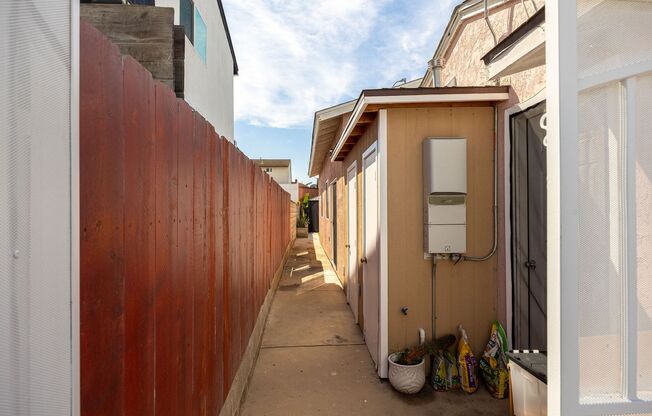 Cozy, perfectly located 2 bedroom unit in San Diego!