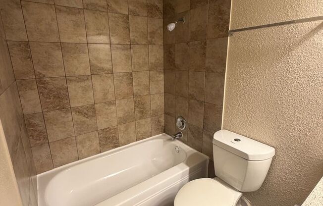 2 beds, 1 bath, 812 sqft, $1,085, Unit 1106