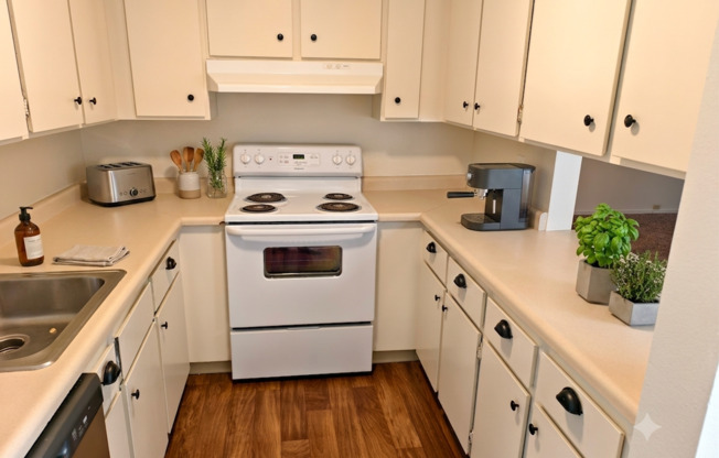 2 beds, 1 bath, 1,055 sqft, $2,025, Unit 51119