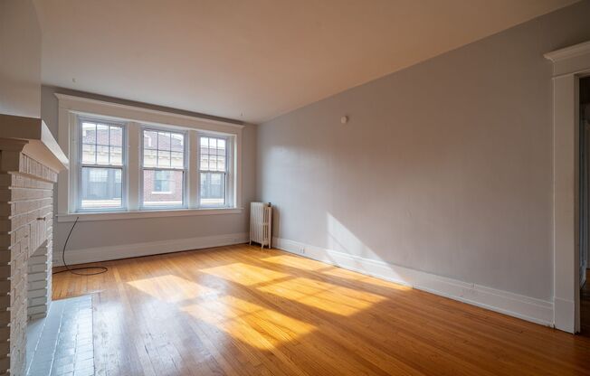 2 beds, 1 bath, $1,295, Unit 29E