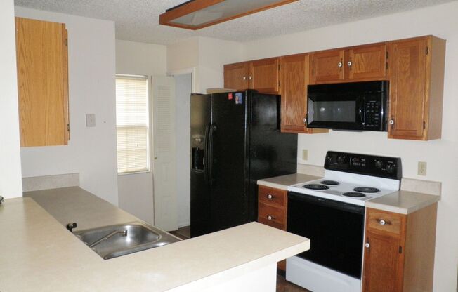3 BEDROOMS W/2 FULL BATHS, 2nd FLOOR UNIT