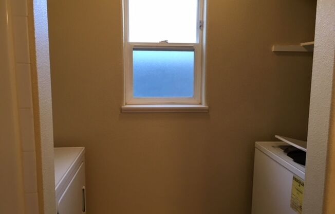 1 bed, 1 bath, 822 sqft, $1,425, Unit 910 H 105