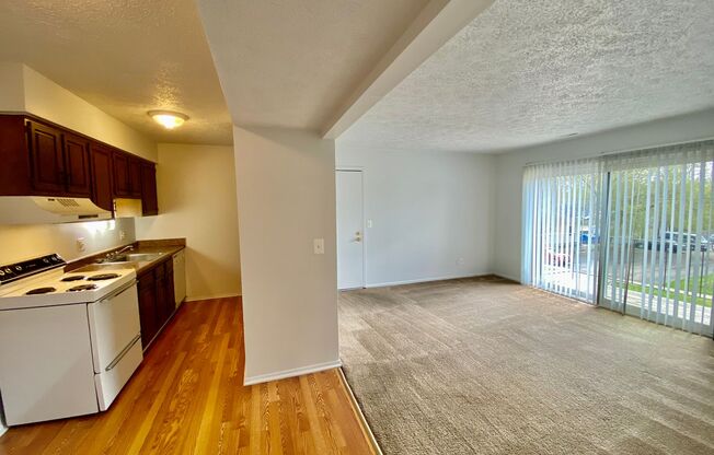 2 beds, 1 bath, 900 sqft, $1,195, Unit #9