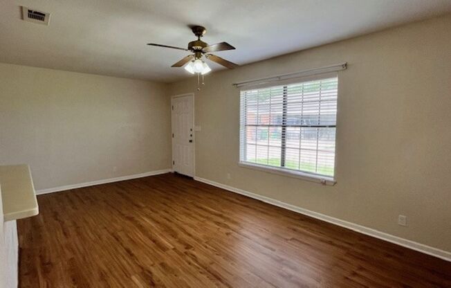 2 beds, 1 bath, 931 sqft, $950