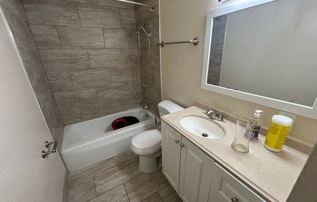 2 beds, 1 bath, $1,295, Unit 103