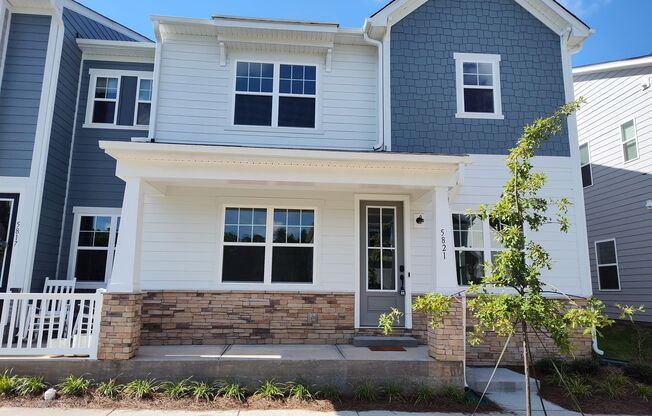 Beautiful new build Townhome located in Trellis at the Common!