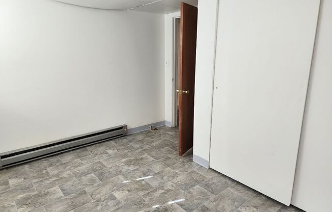 2 beds, 1 bath, 650 sqft, $895, Unit Z