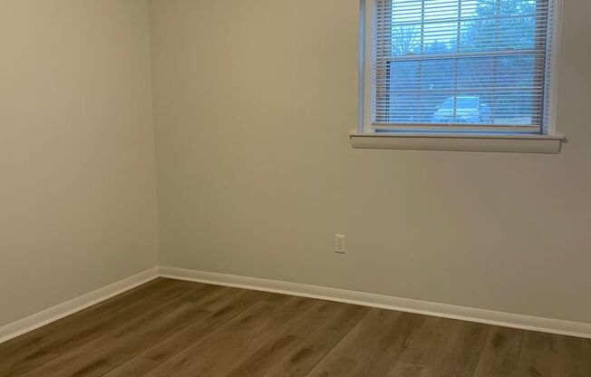 2 beds, 1 bath, 925 sqft, $1,195, Unit 28