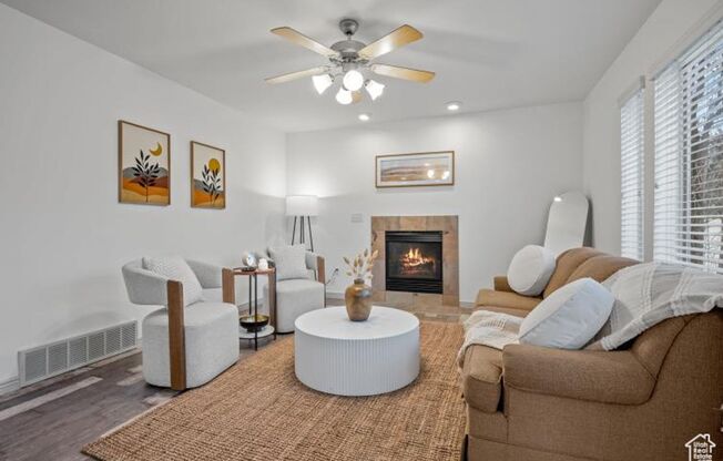 Amazing Cottonwood Heights 4bd/3ba home! Gated community off of Foothill!!