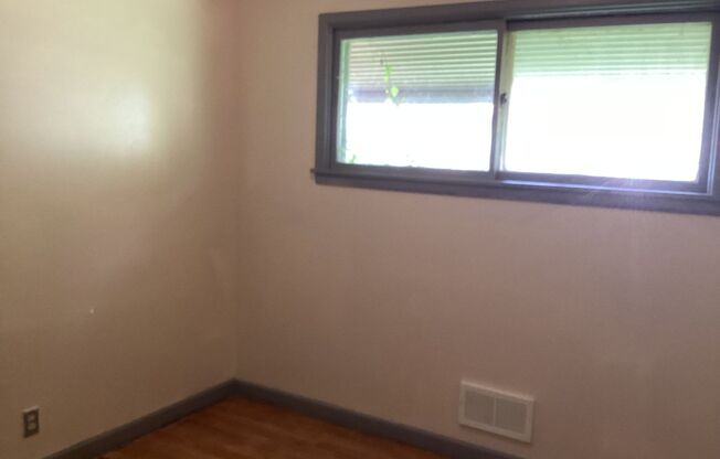 3 beds, 1 bath, $1,595