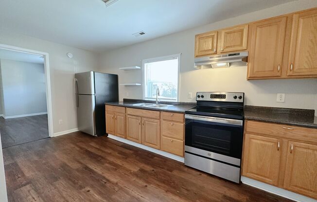 2 beds, 1 bath, 783 sqft, $1,400, Unit 2215 Otis St Apt B