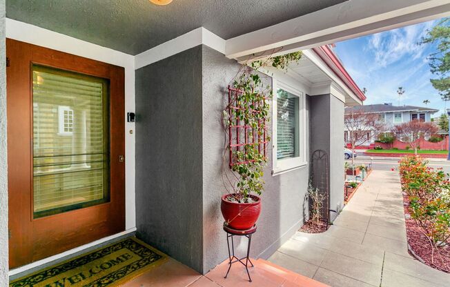 Fabulous Rose Garden 3 Bedroom, 2.5 Bath Home
