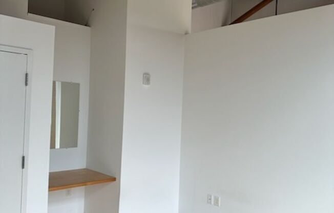 1 bed, 1 bath, 650 sqft, $1,900, Unit 409