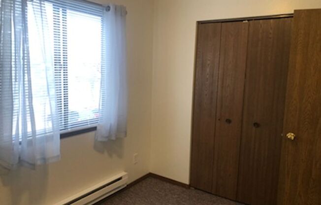 2 beds, 1 bath, 720 sqft, $805, Unit 16