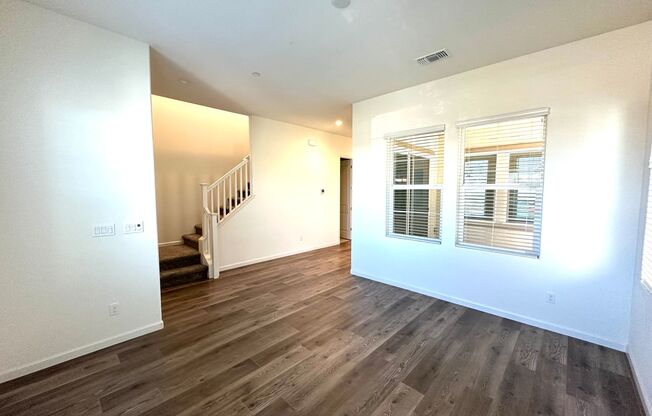 Natomas 3 Bedroom Home with a loft for rent!