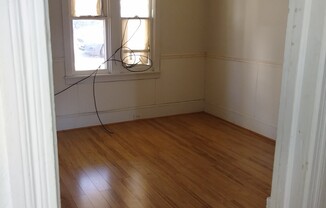 3 beds, 1 bath, $1,275