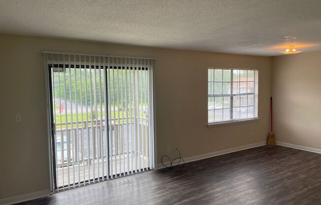 2 beds, 2 baths, $895, Unit 2424