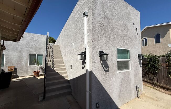 5104-5106 East Falls View Dr.