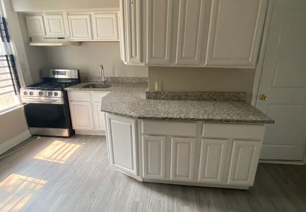 351 X GREENMOUNT AVE