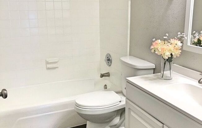 2 beds, 1 bath, 873 sqft, $965, Unit 03-0302