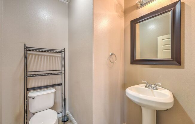 AMAZING PROPERTY IN GATED ALIANTE.