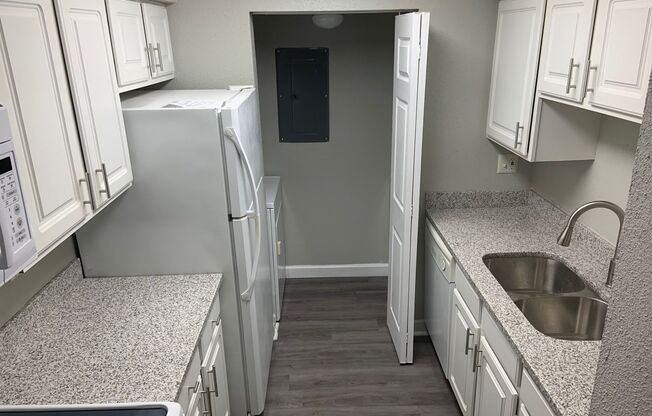 LIKE NEW!!!! Wonderful 2/1 Condo with Fireplace - Available NOW!