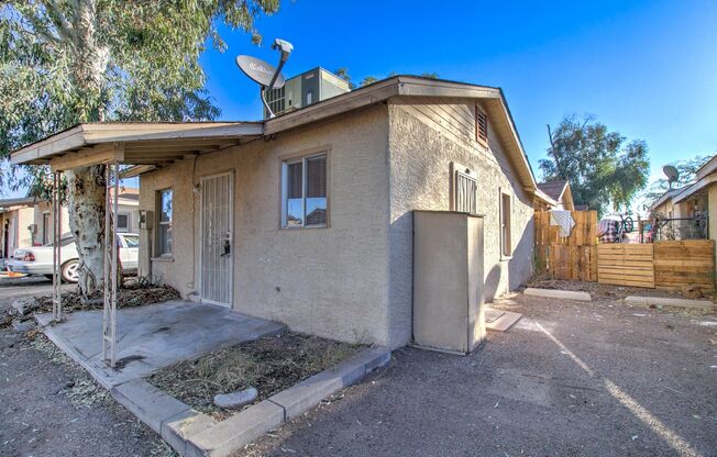 2 Bedroom + 1 Bathroom in Mesa!