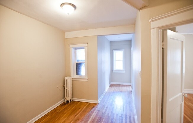 3 beds, 1 bath, $1,795, Unit 2534-B