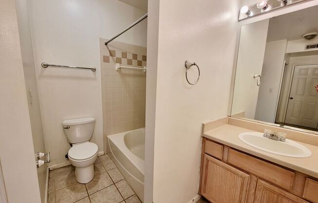 2 beds, 1 bath, $2,100, Unit #14208