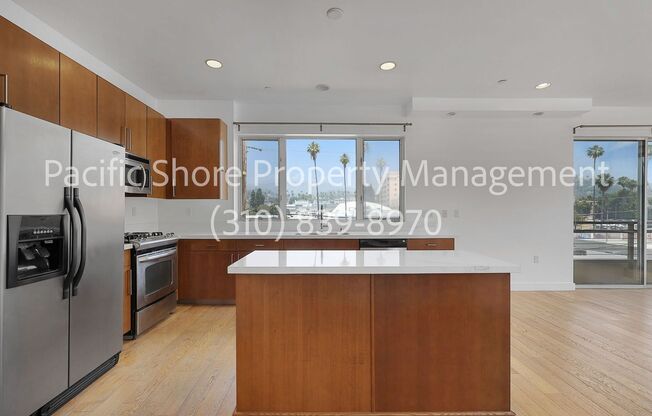 Heavenly Hollywood Penthouse on a Palm Tree Lined Street with Views of the Hollywood Sign and the Griffith Park Observatory.