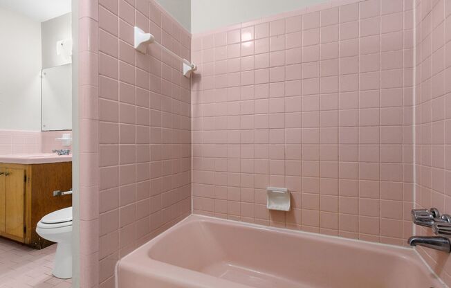 Celeste Manor - 1 Bedroom / 1 Bathroom Apartment