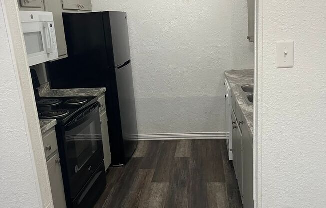 2 beds, 1 bath, $750, Unit Unit 6