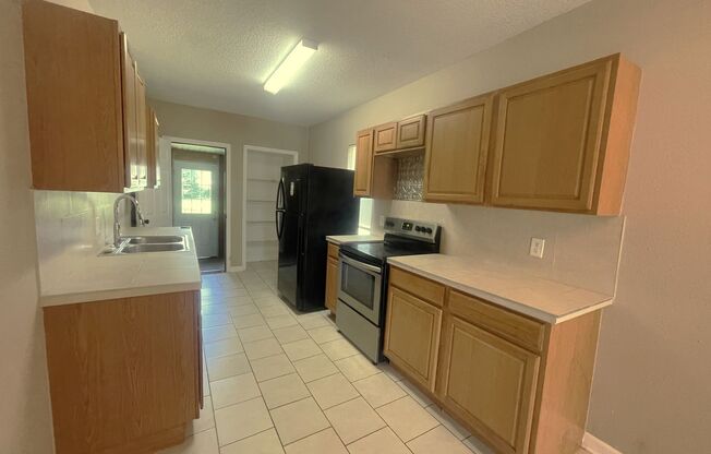 2 beds, 1 bath, $1,250