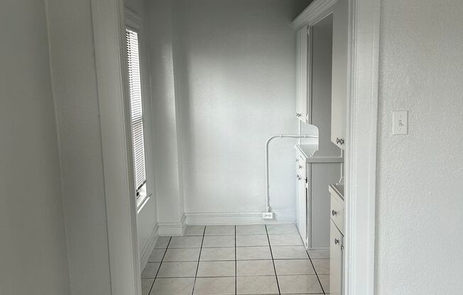 Studio, 1 bath, 525 sqft, $1,595, Unit 215