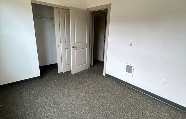 3 beds, 1.5 baths, 1,370 sqft, $1,900, Unit 2440-4