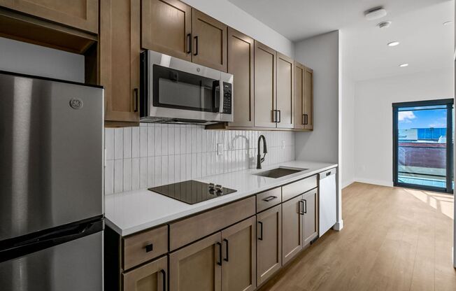 Studio, 1 bath, 392 sqft, $1,225, Unit 410