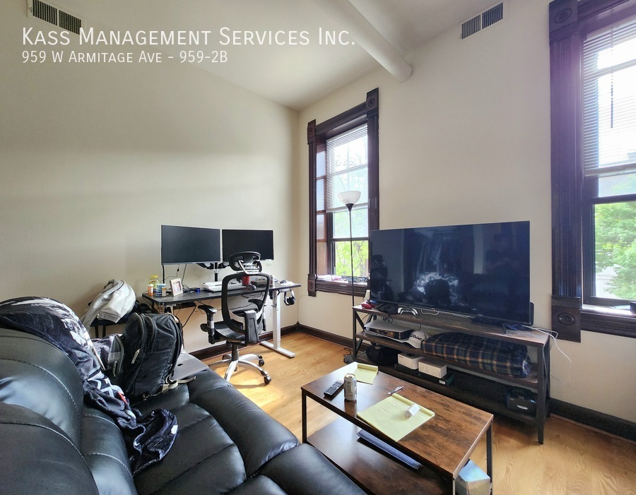 959 W Armitage Ave