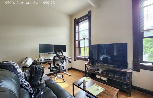 959 W Armitage Ave