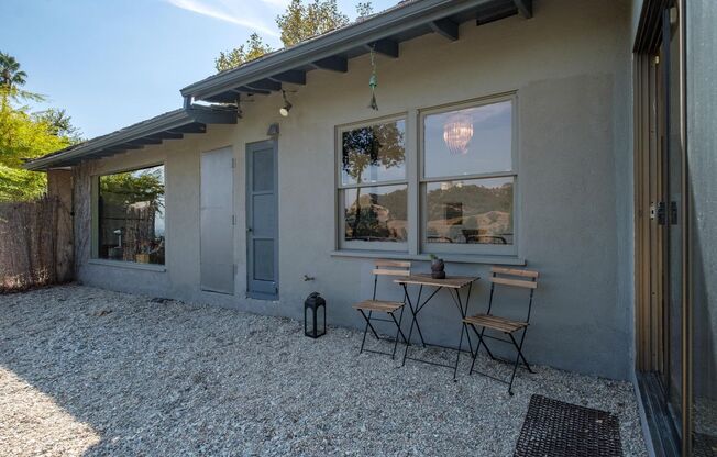 Fully Furnished: Mid-Century w/views of Griffith Observatory in the Hollywood Hills!