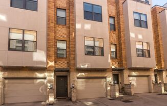 Rooftop View Townhouse Walking distance to Downtown Fort Worth