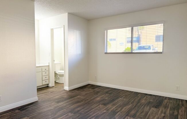 2 beds, 1.5 baths, $2,195, Unit 5