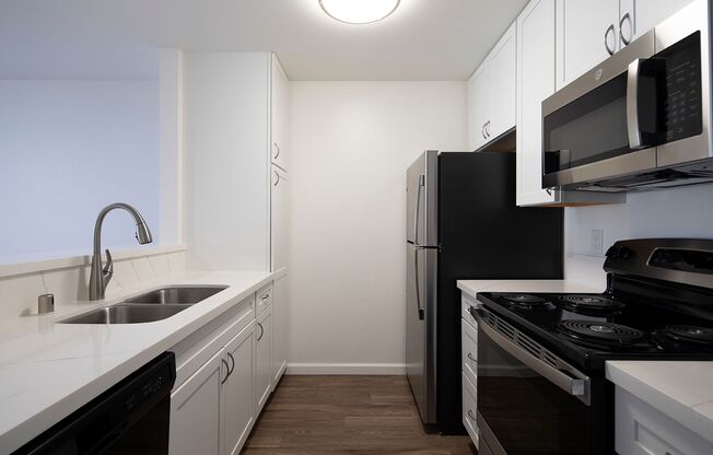 2 beds, 2 baths, 965 sqft, $2,995, Unit 123