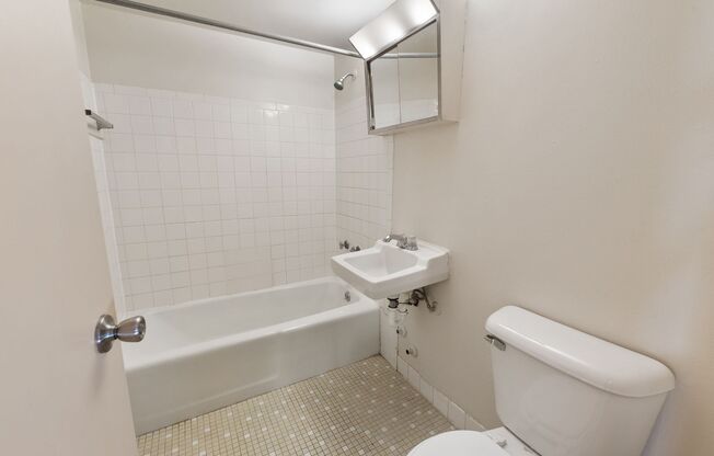 1 bed, 1 bath, $995, Unit 202