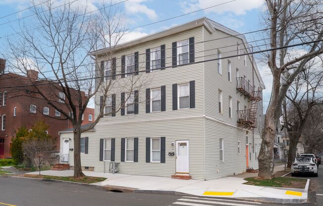 11 Lawrence St