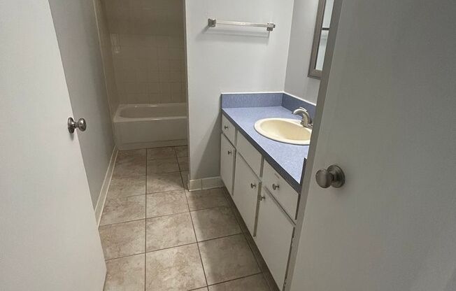 2 beds, 1 bath, 875 sqft, $1,075, Unit 10719-6