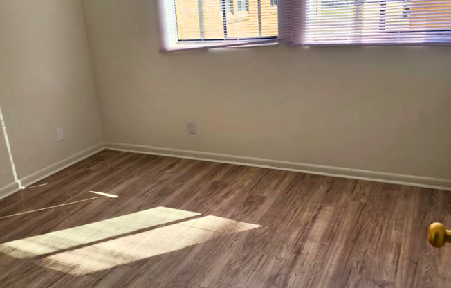 2 beds, 1.5 baths, $1,250, Unit 21-063E