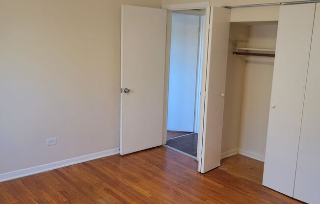 2 beds, 1 bath, $1,500, Unit 7345 South Kedzie Avenue - 3E