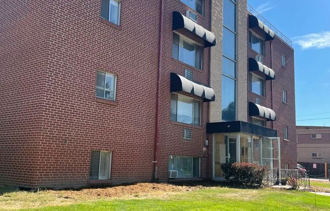 2 beds, 1 bath, 1,000 sqft, $1,365, Unit 301