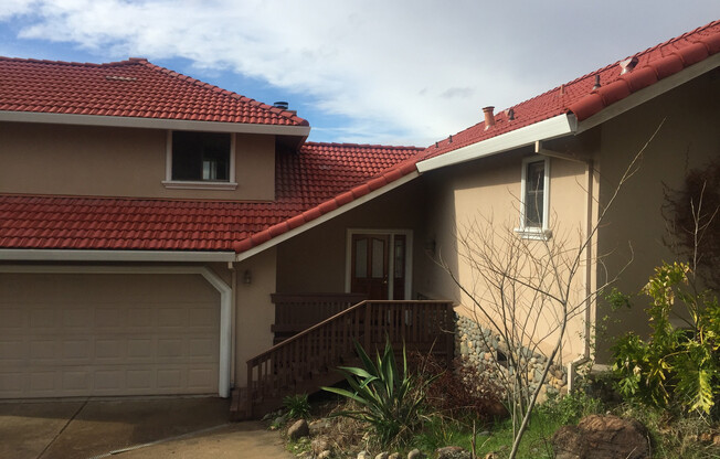Great Location in Folsom-4 Bedroom Home!!