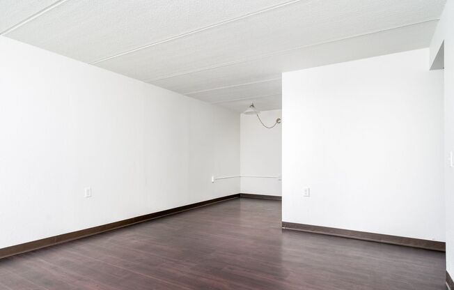 2 beds, 1.5 baths, 893 sqft, $1,395, Unit 202